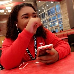 Meet your Posher, Alyssa